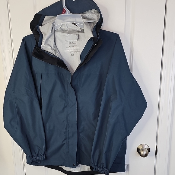 L.L. Bean Men's Navy Raincoat - Picture 1 of 11
